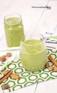 A healthy, simple breakfast is just minutes away! Pumpkin spice green smoothies taste like your favorite pumpkin spice sweet treat instead of a nourishing green smoothie! Perfect for breakfasts on the go! Vegan, gluten free, paleo option. | www.pancakewarriors.com