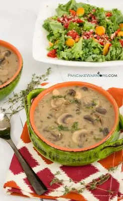 Creamy, rich and extremely flavorful, this white bean mushroom soup is the perfect dinner recipe. Ready in just 30 minutes, this filling soup is the perfect way to warm up on a cold night. Vegan, gluten free, low fat, high in fiber and protein. | www.pancakewarriors.com