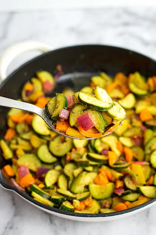 Greek Vegetables are a simple, tasty way to add vegetables into your diet. Vegan, gluten free, low fat, paleo and easy to make. | www.pancakewarriors.com