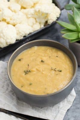 This slow cooker cauliflower soup is going to become your new favorite veggies soup! Vegan, paleo, Whole30. Perfect weeknight dinner recipe #slowcooker #vegan #soup #cauiflower