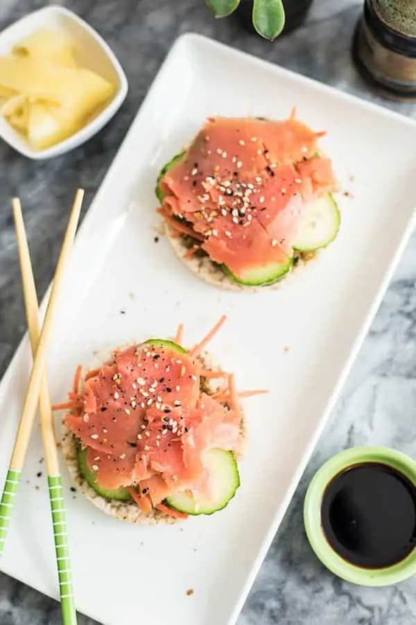 These smoked salmon sushi rice cakes are the perfect lunch or snack recipe! Gluten free, paleoish, and ready in under 5 minutes. Also no cooking required, so perfect for anytime! |#smokedsalmon #sushi #glutenfree