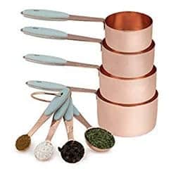 Measuring cups and measuring spoons