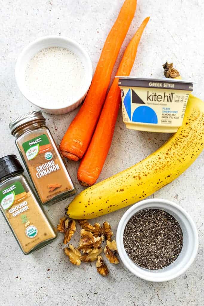 Ingredients to make carrot banana smoothie.
