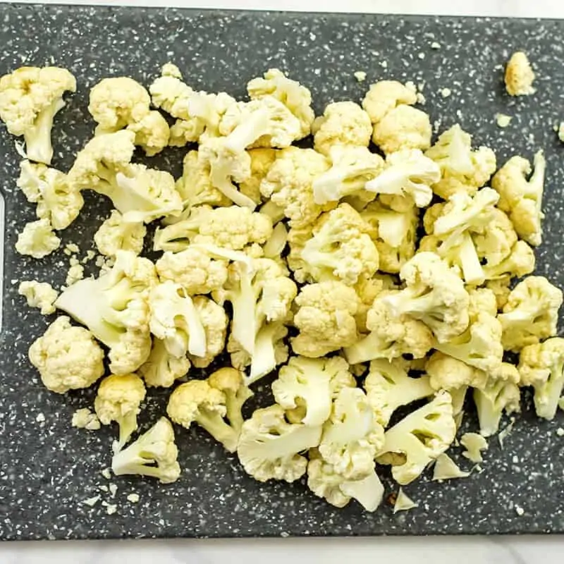 Cauliflower florets cut into equal pieces.