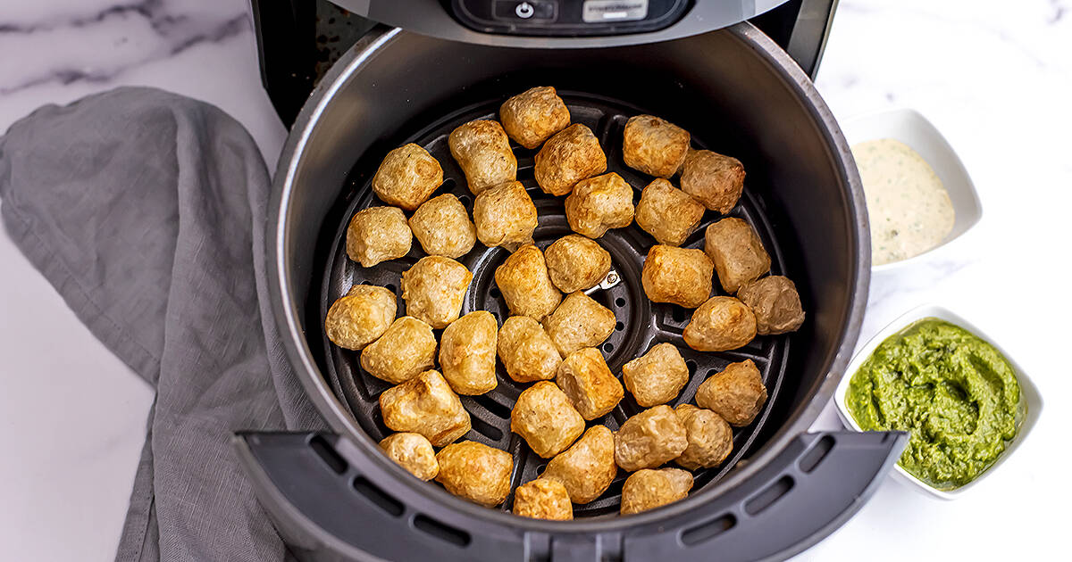 https://bitesofwellness.com/wp-content/uploads/2022/08/air-fryer-cauliflower-gnocchi-social1.jpg