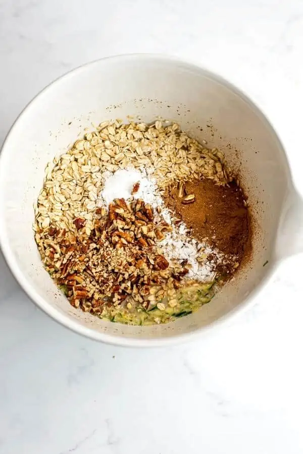 Bowl filled with oats, spices and zucchini.