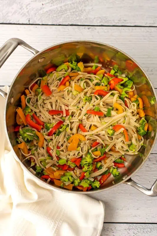 Rice noodles and veggies after draining the pot.