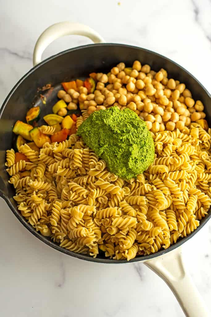 Pesto, chickpeas and pasta in a skillet.