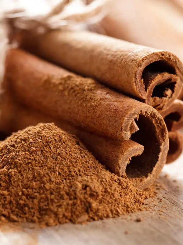 Cinnamon sticks and ground cinnamon.