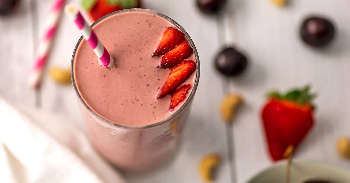 https://bitesofwellness.com/wp-content/uploads/2023/08/cherry-strawberry-smoothie-social1.jpg