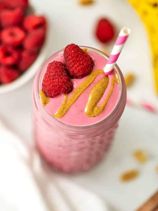 How to Make Raspberry Peanut Butter Smoothie