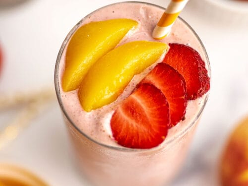 https://bitesofwellness.com/wp-content/uploads/2023/09/strawberry-peach-smoothie-recipe-social1-500x375.jpg