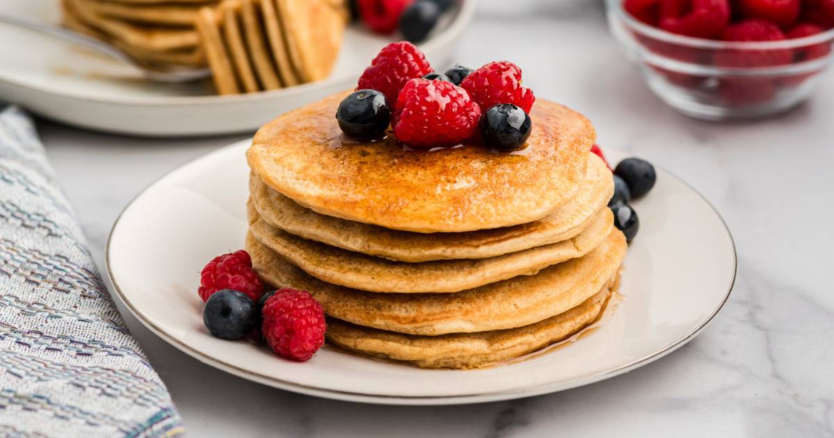Fluffy Oat Flour Pancakes (Naturally Gluten Free)